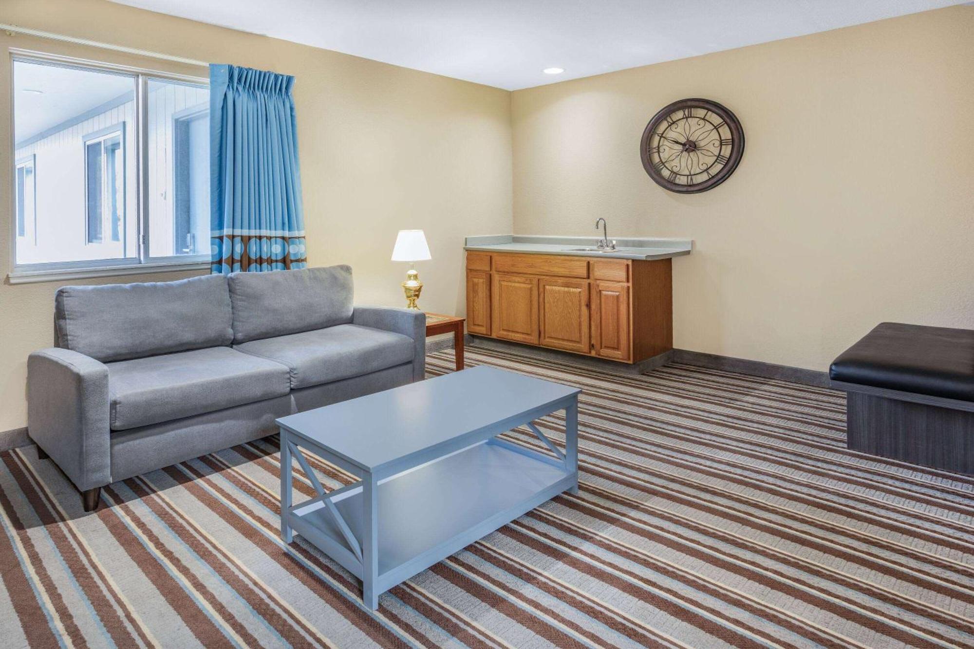 Super 8 By Wyndham Marysville/Port Huron Area Εξωτερικό φωτογραφία